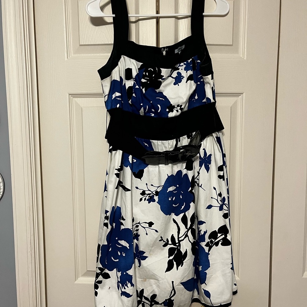Beautiful floral dress with belt